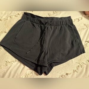 Lululemon inner glow short